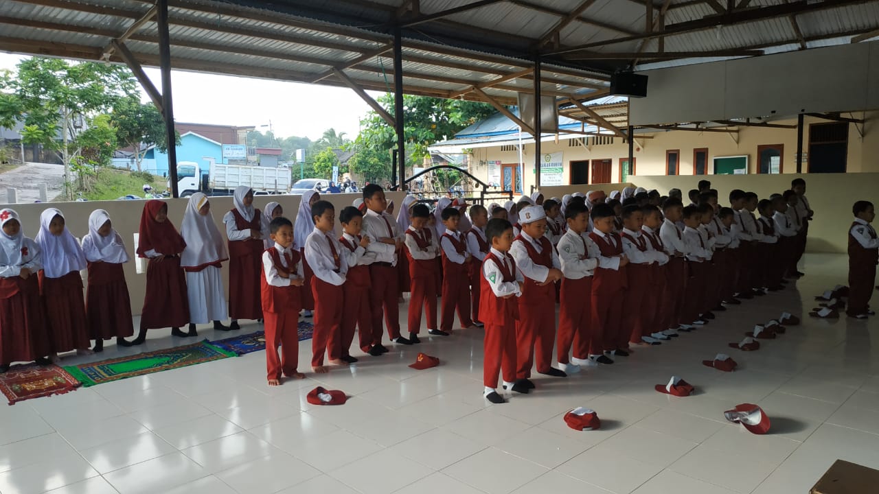 Pembelajaran praktik Shalat perlu ditanamkan sejak dini selain pembiasaan 5  waktu