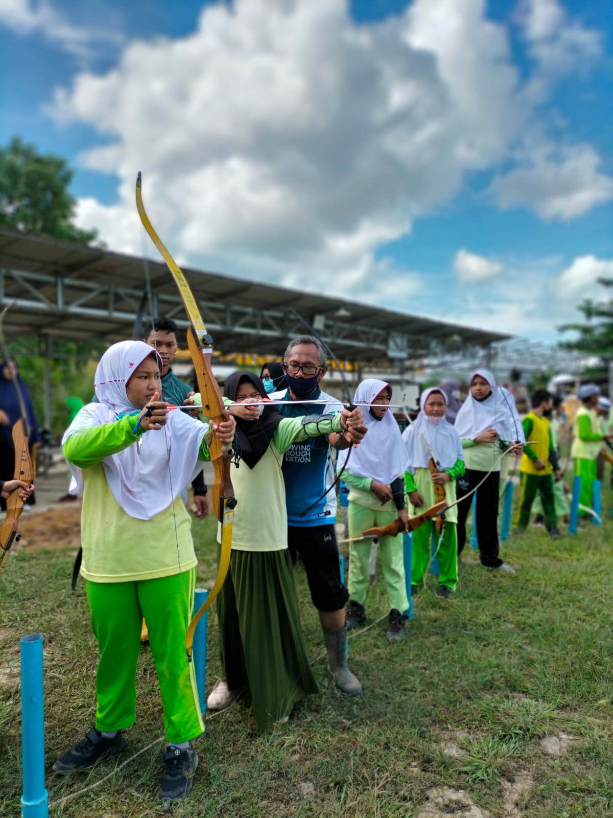Pengenalan dan pembelajaran Memanah, salah satu kegiatan siswa